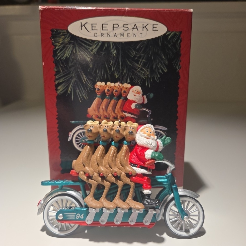 Hallmark Ornament 1994 Cheery‎ Cyclists